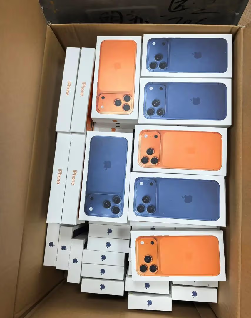 Palette of 26 iPhone 17 Pro Max