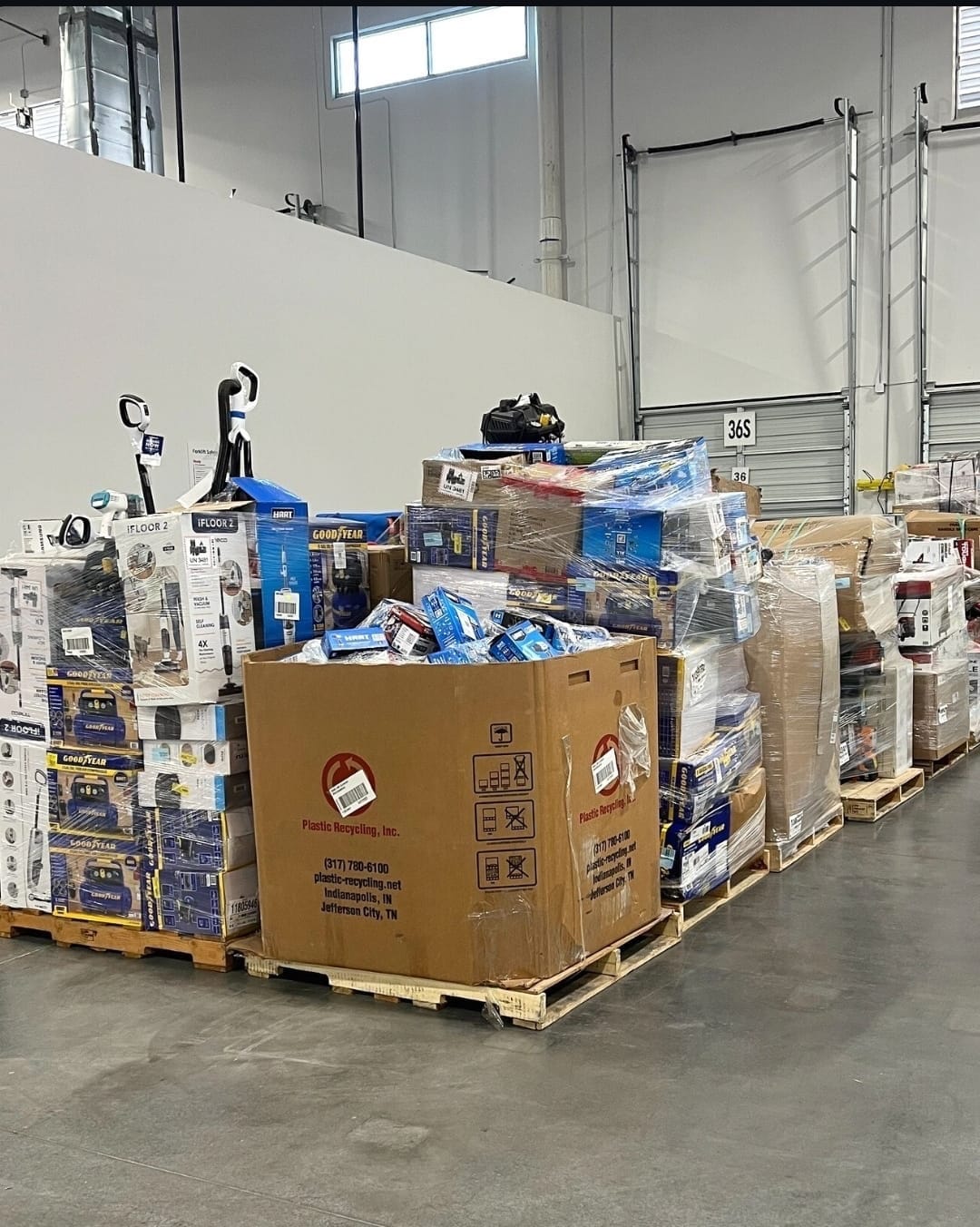 Camion complet de 30 palettes de marchandises mixtes — fotografia 3