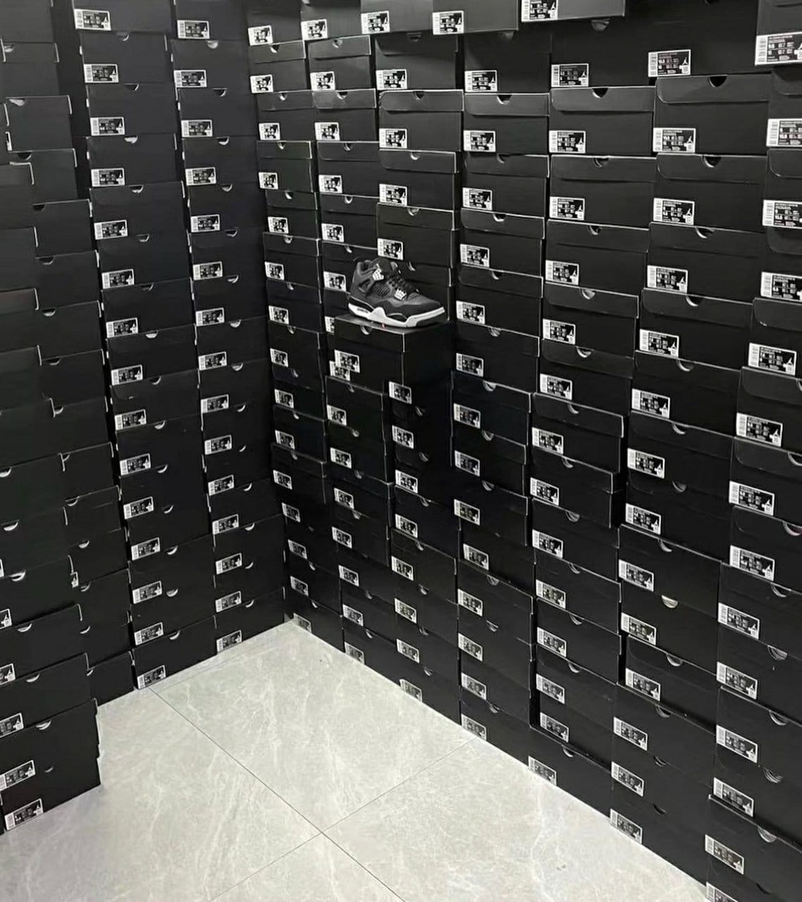 Palette de 60 paires de baskets Air Jordan — fotografia 9