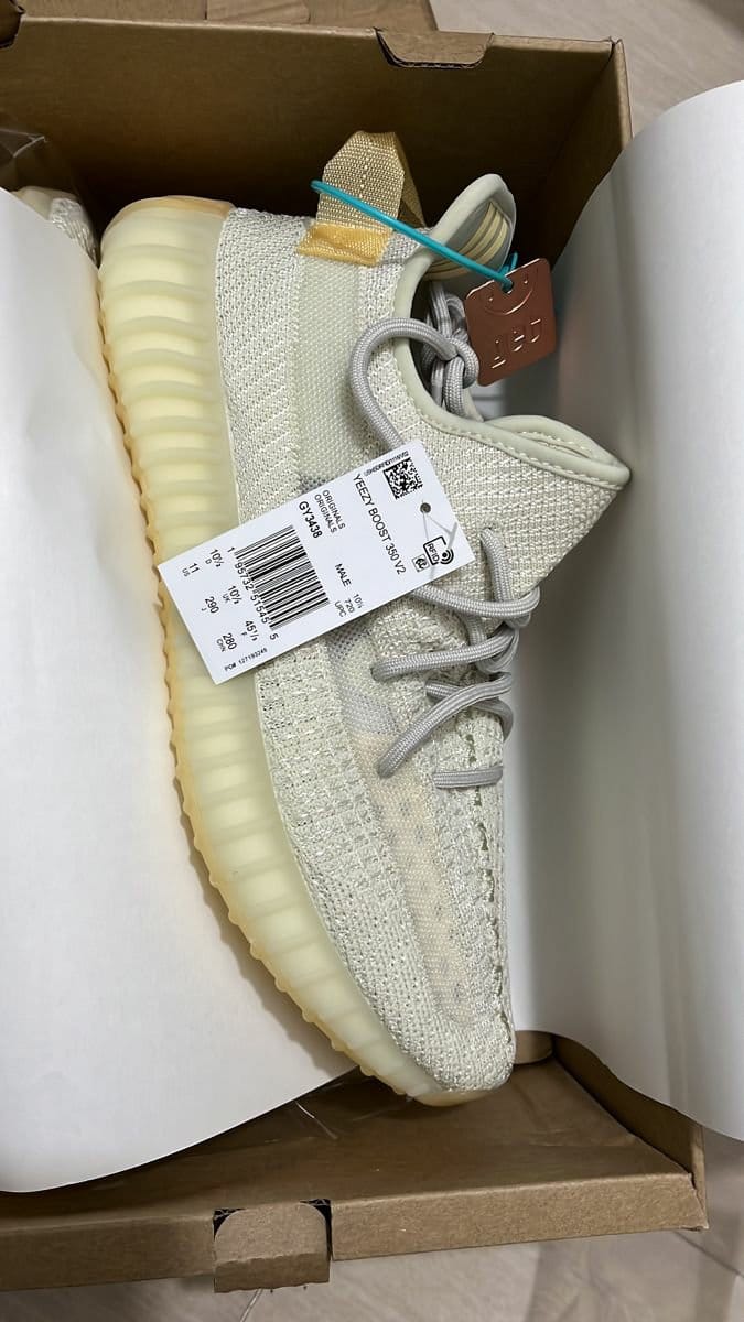 Palette de 90 paires de baskets Yeezy — photo 3