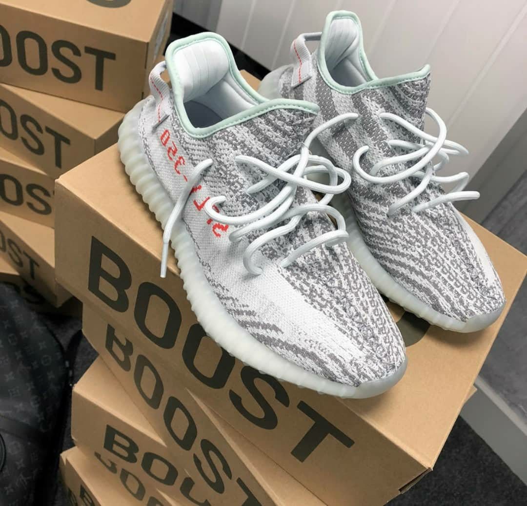 Palette de 90 paires de baskets Yeezy — photo 4