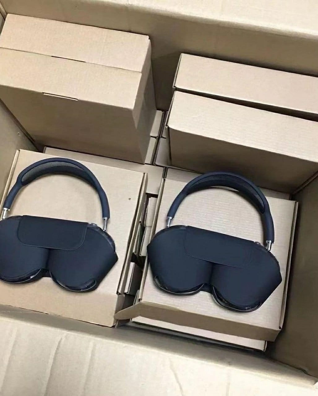 Palette of 27 Apple AirPods Max — photo 6