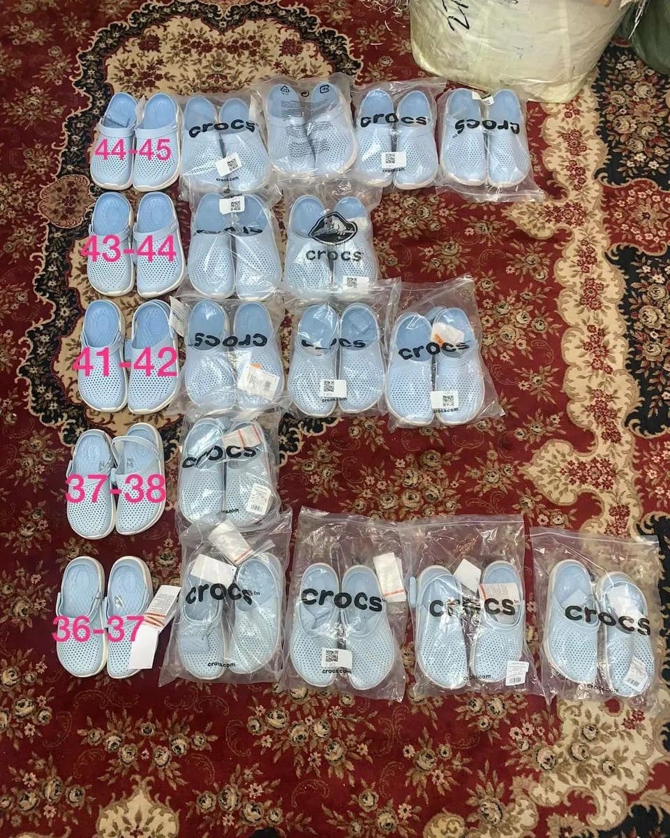 Palette d’environ 65 paires de Crocs — photo 9